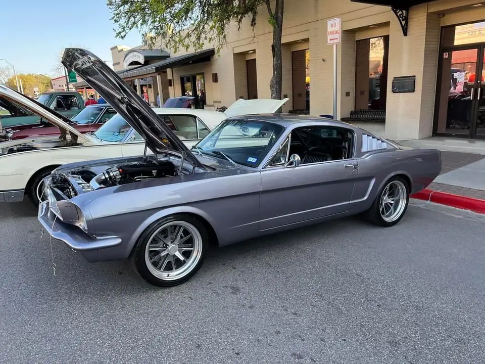 1965 Mustang
(Wile E Coyote)